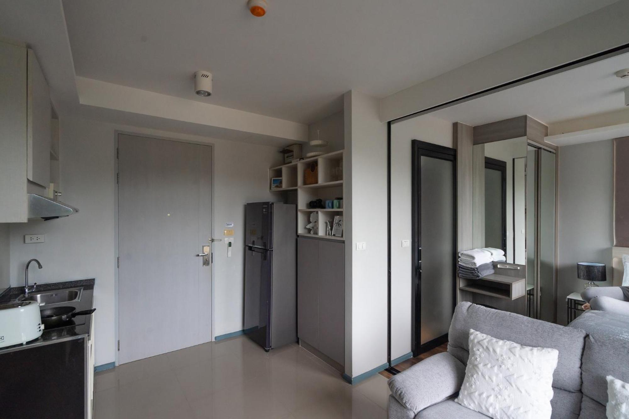 6Th Avenue Surin By Win217 Apartment Ban Lum Fuang Luaran gambar